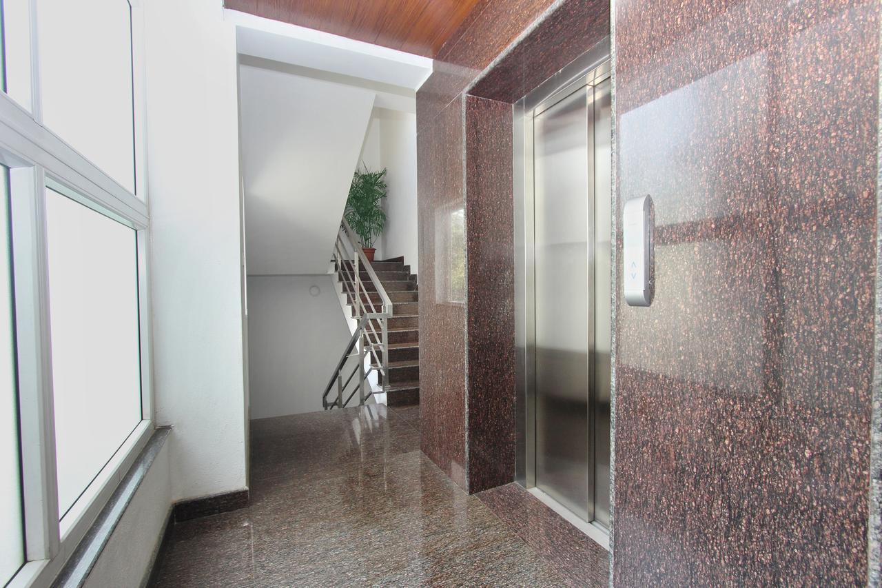 Oyo 2132 Apartment Aditya Residency バンガロール エクステリア 写真